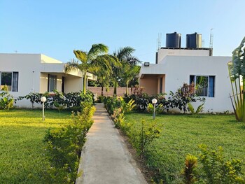 Le Grande Haven Shimoni,,3 star