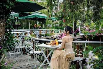 up tree garden da lat