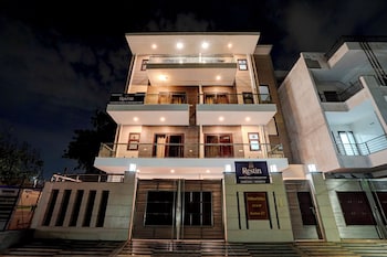 restin hotel near golf course road