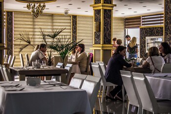 golden plaza hotel