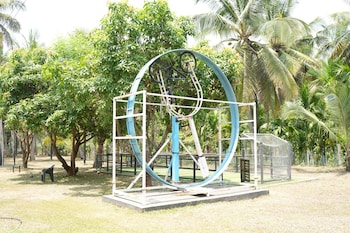 hong sau resorts thavarkere