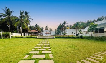 hong sau resorts thavarkere