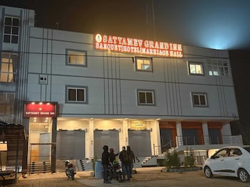 satyamev grand inn