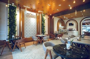 momentum hotel baku