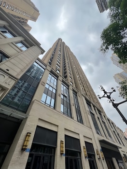 jandh invis high rise panoramic art hotel