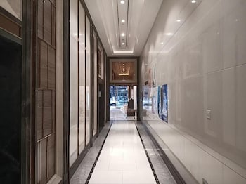 jandh invis high rise panoramic art hotel