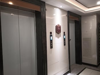 jandh invis high rise panoramic art hotel