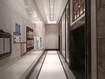 jandh invis high rise panoramic art hotel