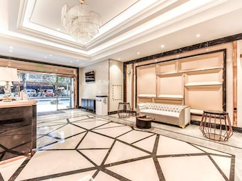 jandh invis high rise panoramic art hotel