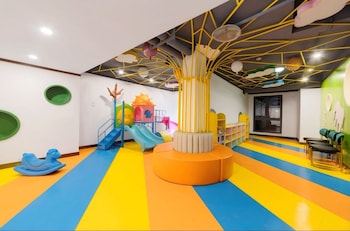 jandh invis high rise panoramic art hotel
