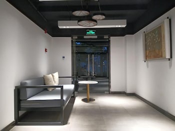 jandh invis high rise panoramic art hotel