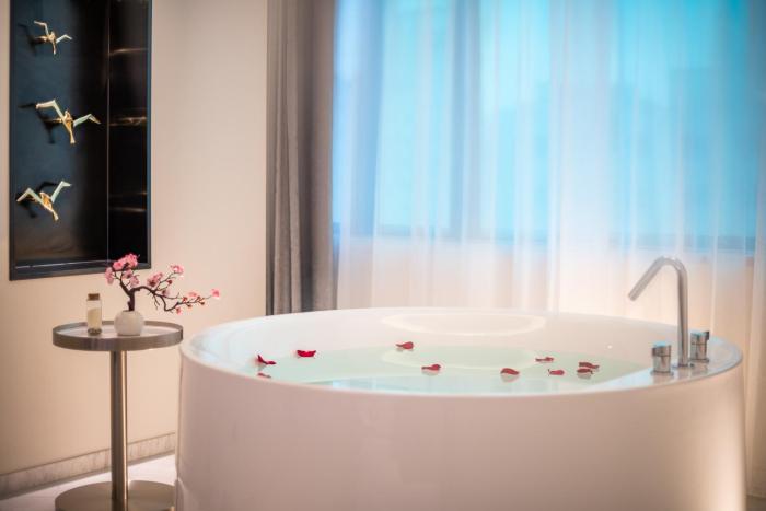 crystal hotel guiyang fountain