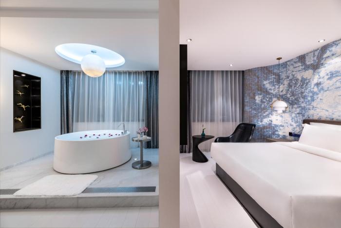 crystal hotel guiyang fountain