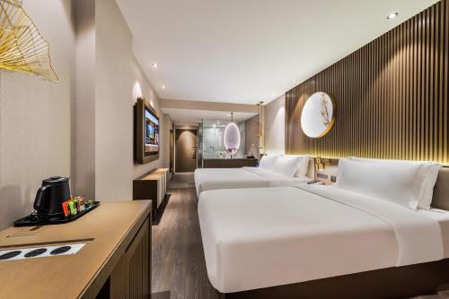 crystal hotel guiyang fountain