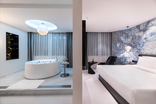 crystal hotel guiyang fountain