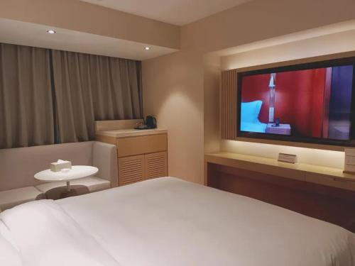 crystal hotel guiyang fountain