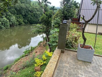 Kithulgala Cabana Resort,,3 star