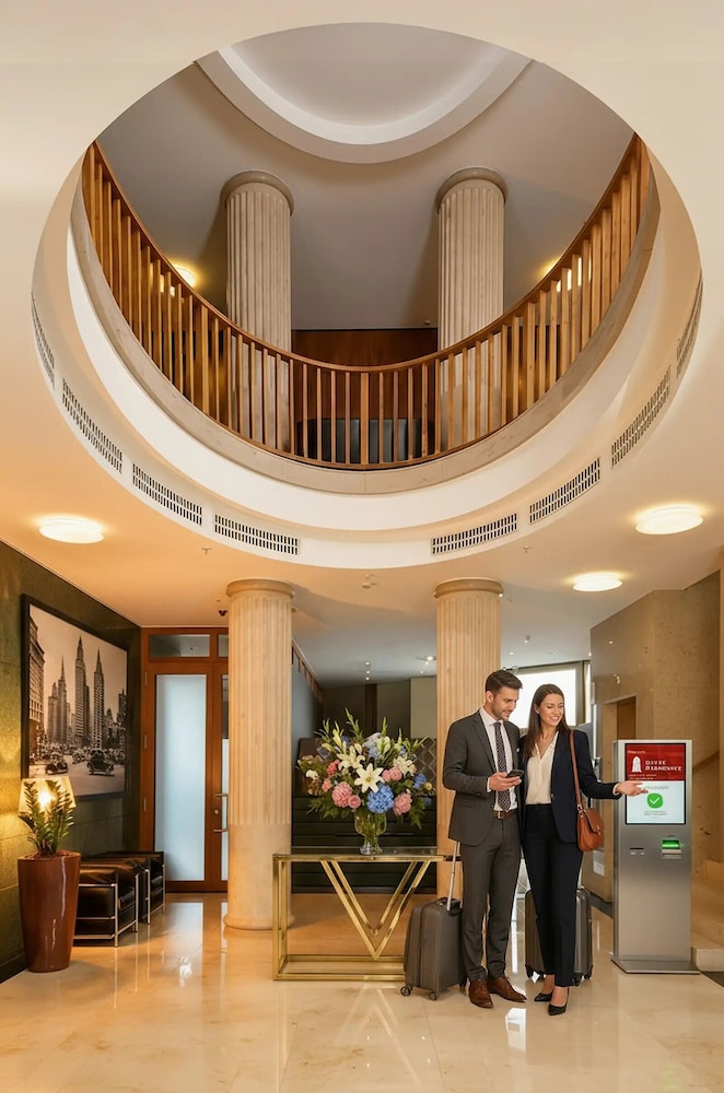 main plaza suite tower