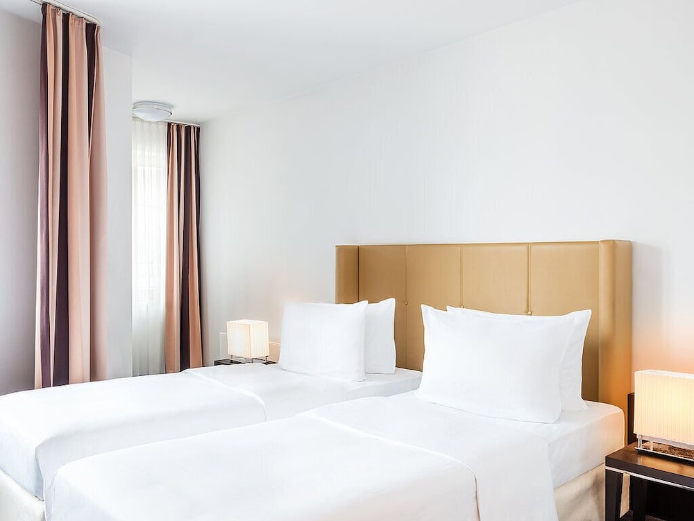 main plaza suite tower