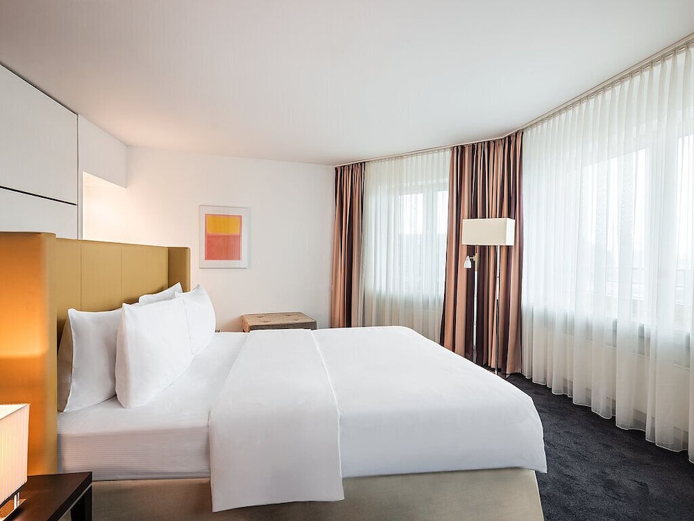 main plaza suite tower
