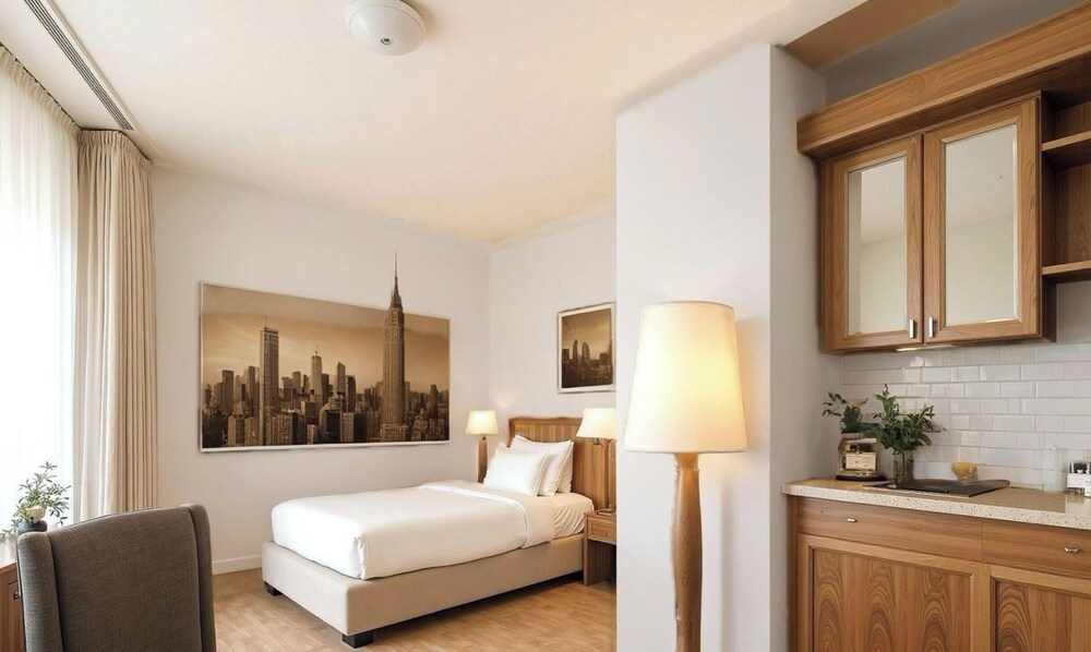 main plaza suite tower