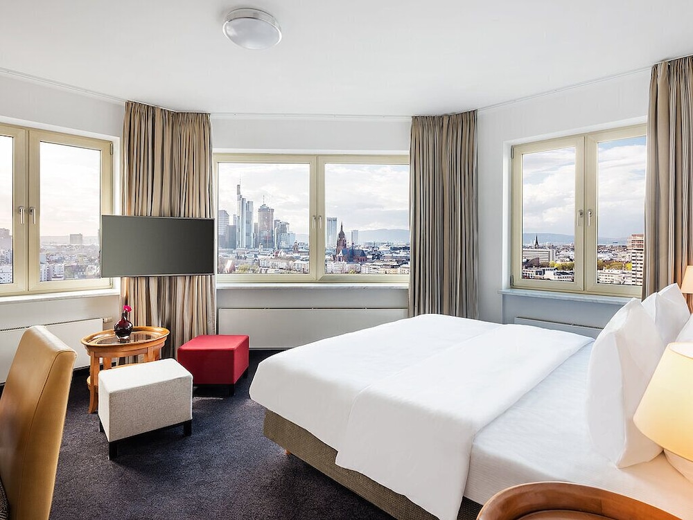 main plaza suite tower
