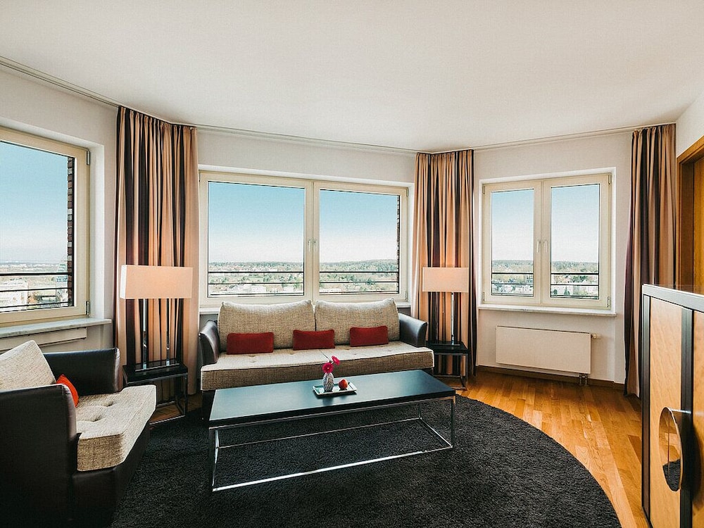 main plaza suite tower