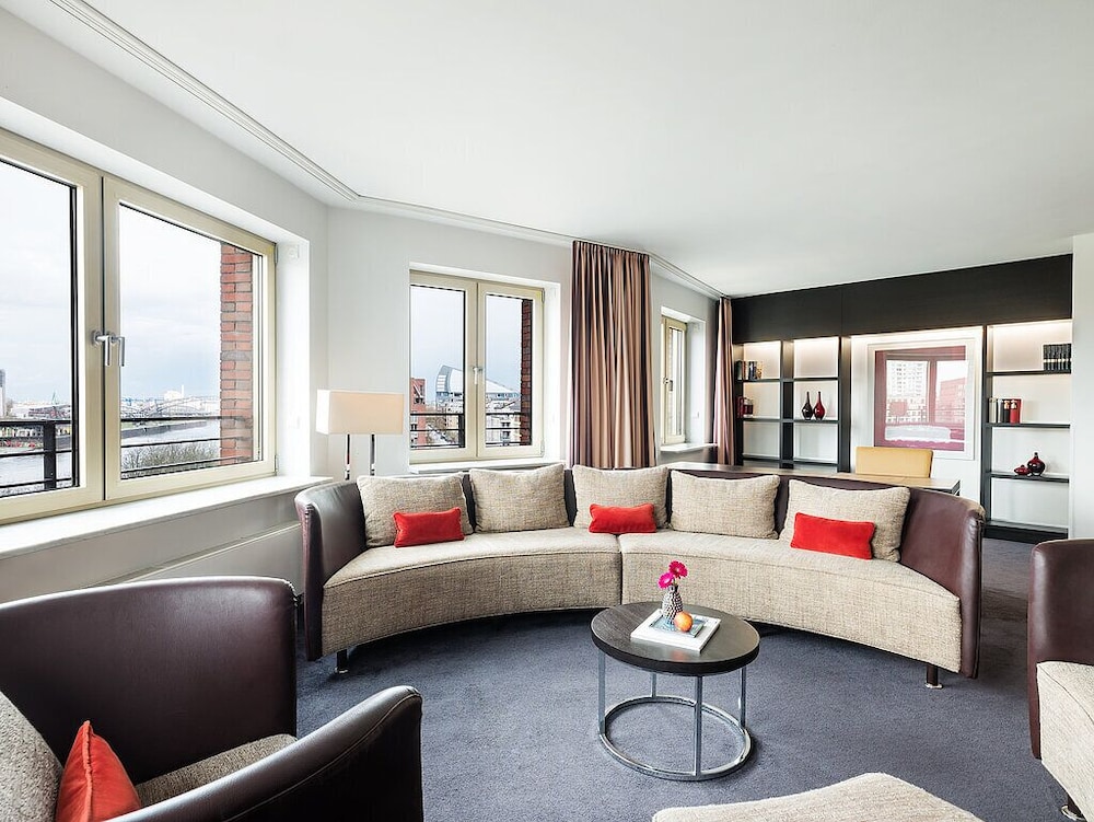 main plaza suite tower