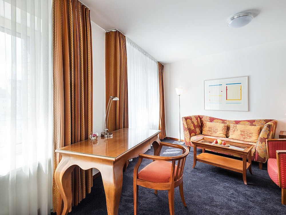 main plaza suite tower