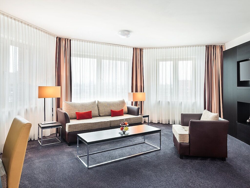 main plaza suite tower