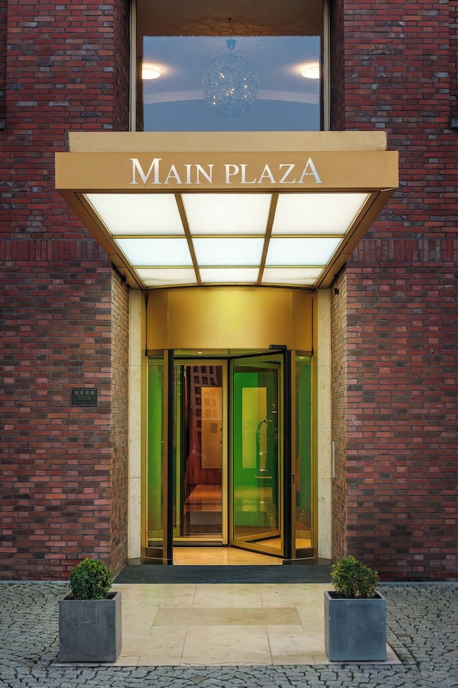 main plaza suite tower