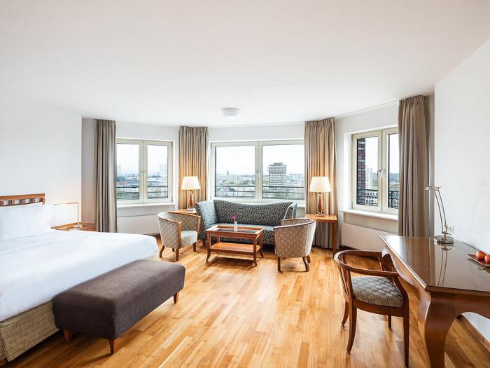 main plaza suite tower