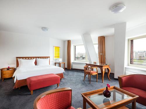 main plaza suite tower