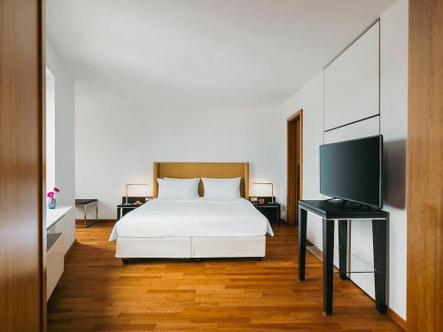 main plaza suite tower