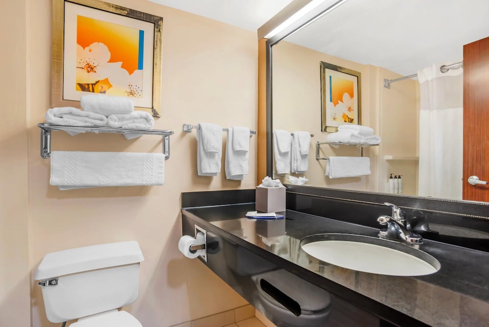 sleep inn and suites pensacola university area