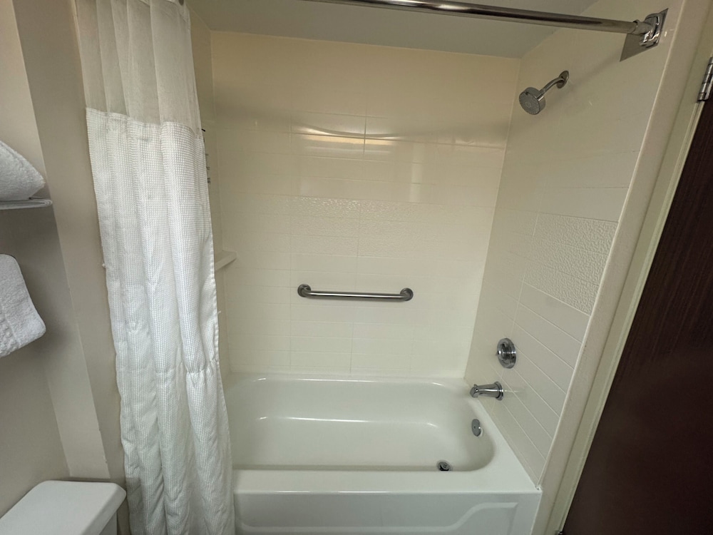 sleep inn and suites pensacola university area