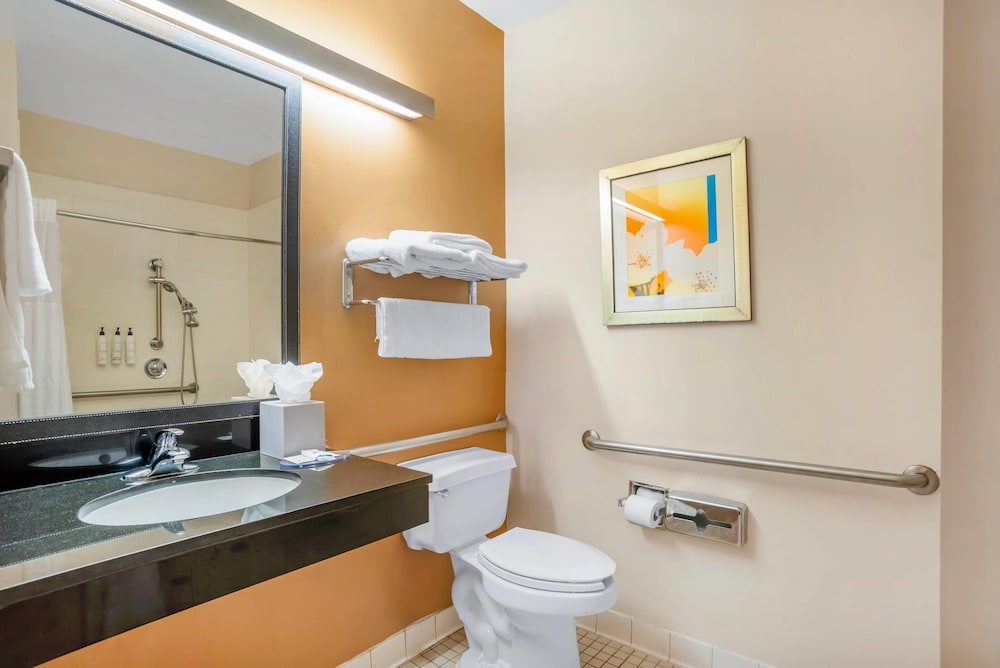 sleep inn and suites pensacola university area