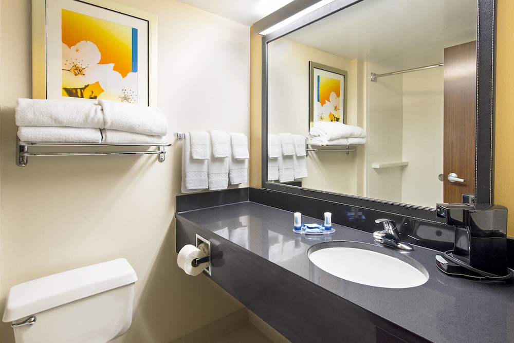 sleep inn and suites pensacola university area