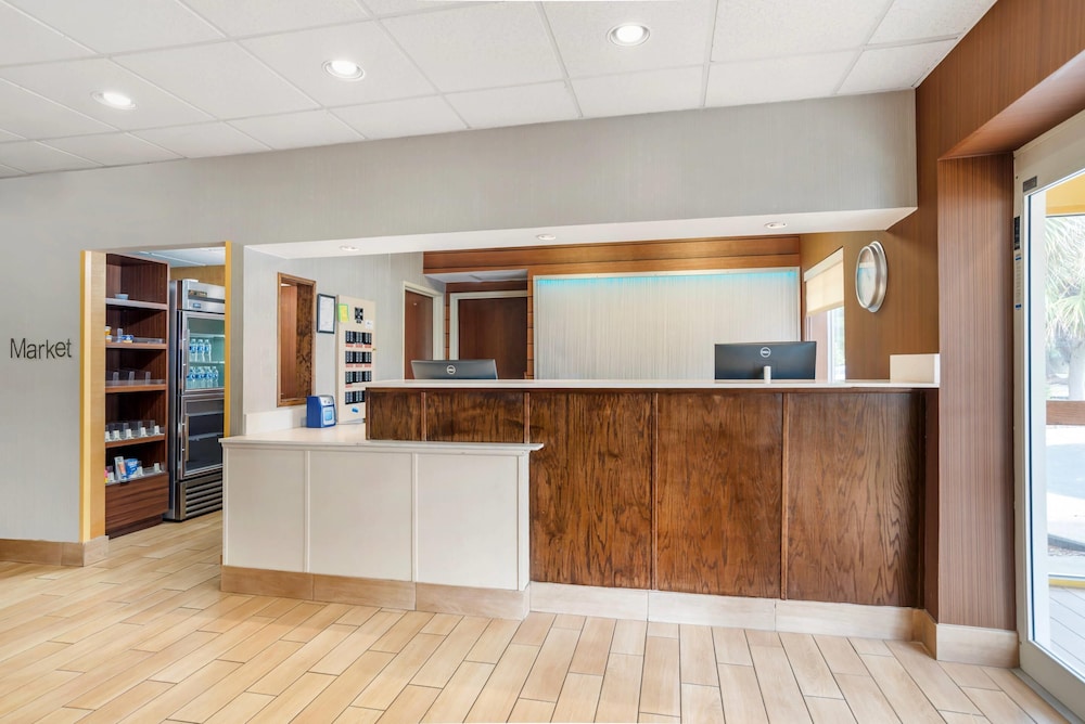 sleep inn and suites pensacola university area