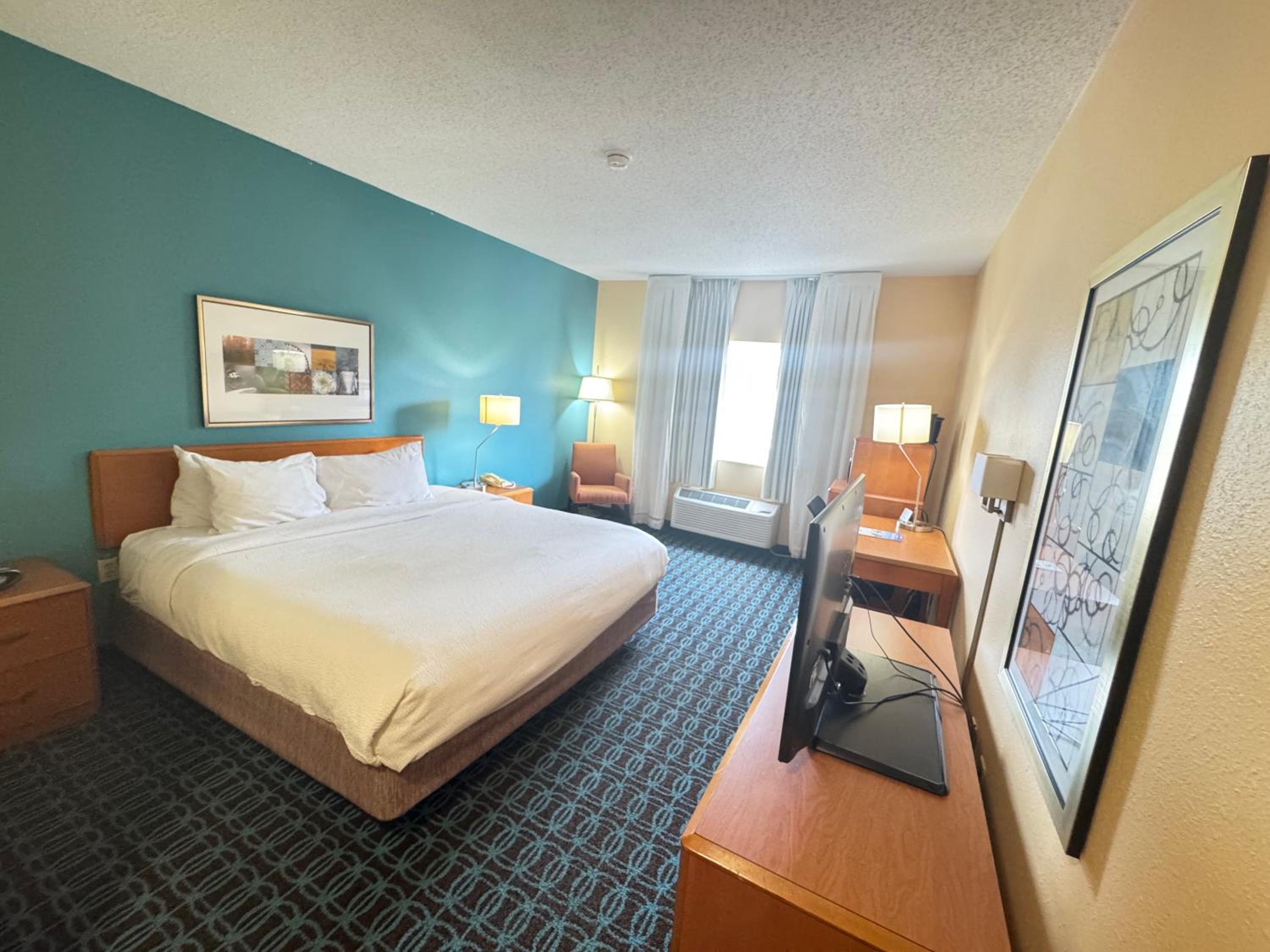 sleep inn and suites pensacola university area