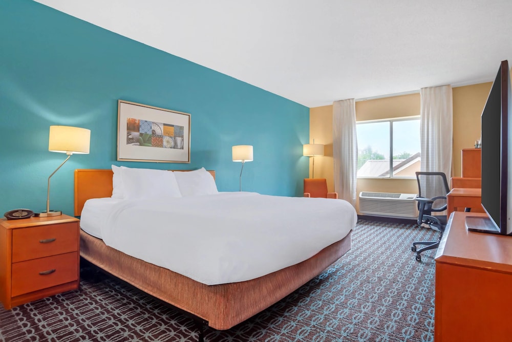 sleep inn and suites pensacola university area