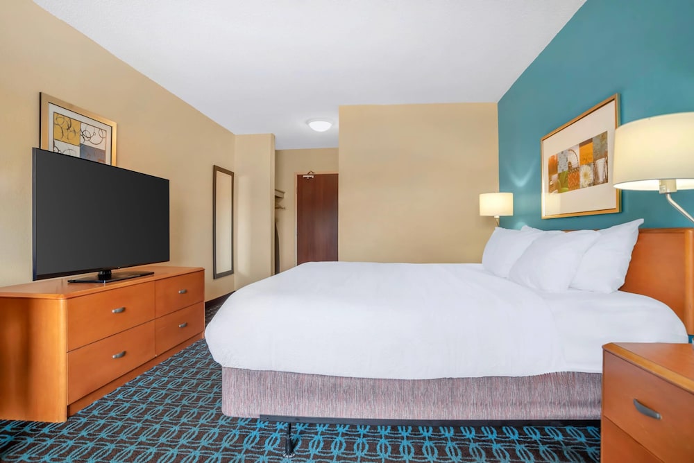 sleep inn and suites pensacola university area