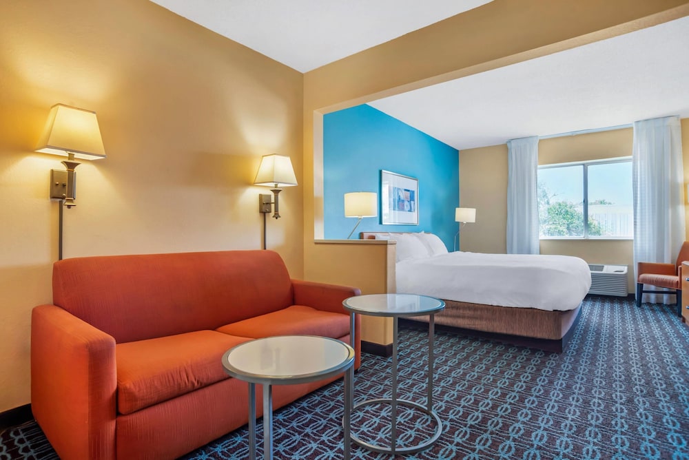sleep inn and suites pensacola university area