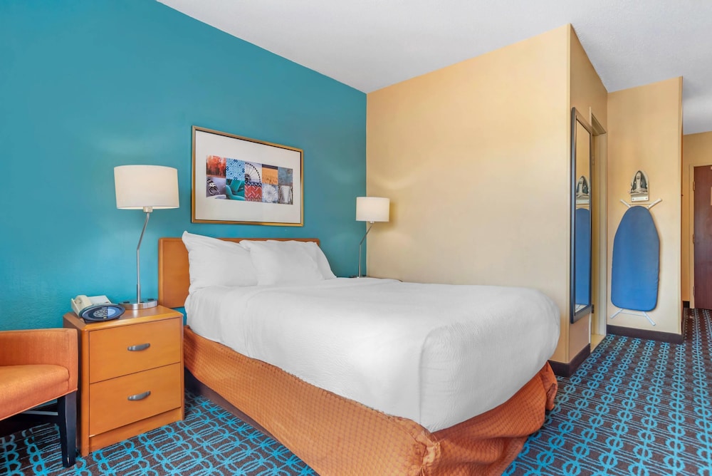 sleep inn and suites pensacola university area