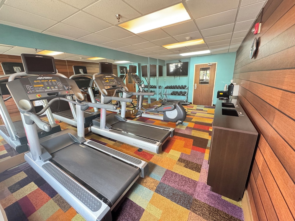 sleep inn and suites pensacola university area