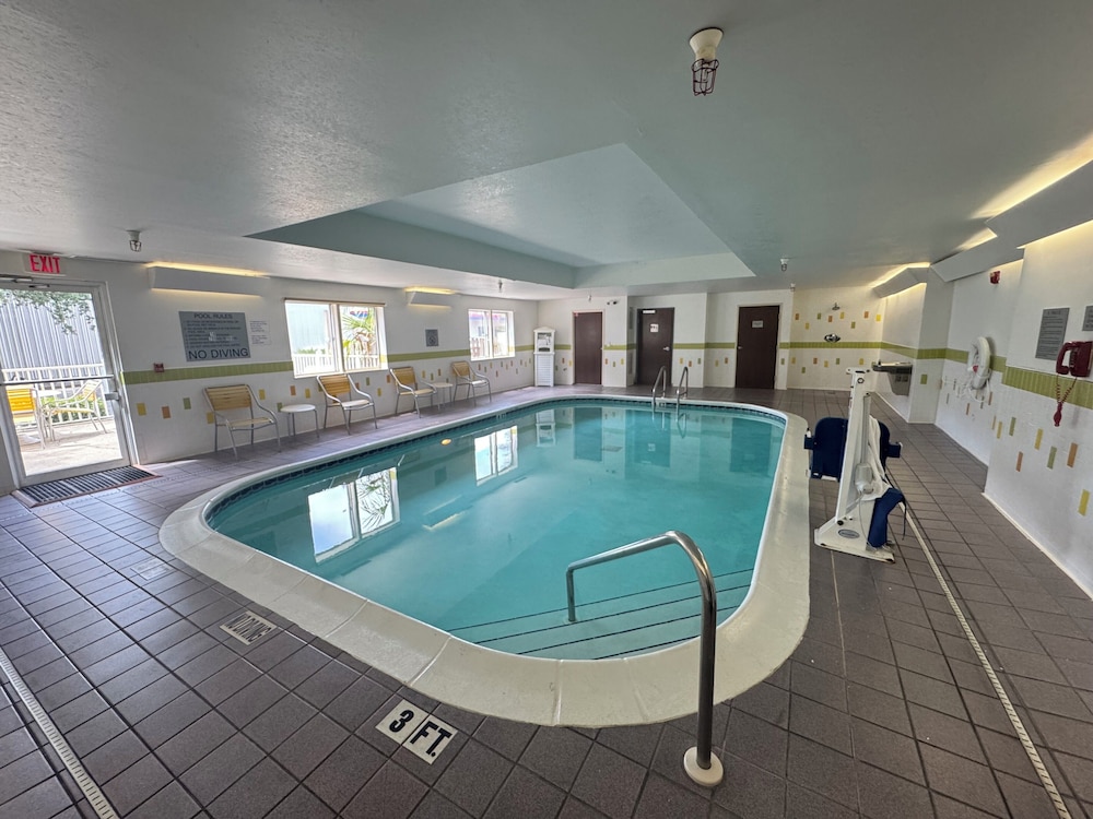 sleep inn and suites pensacola university area