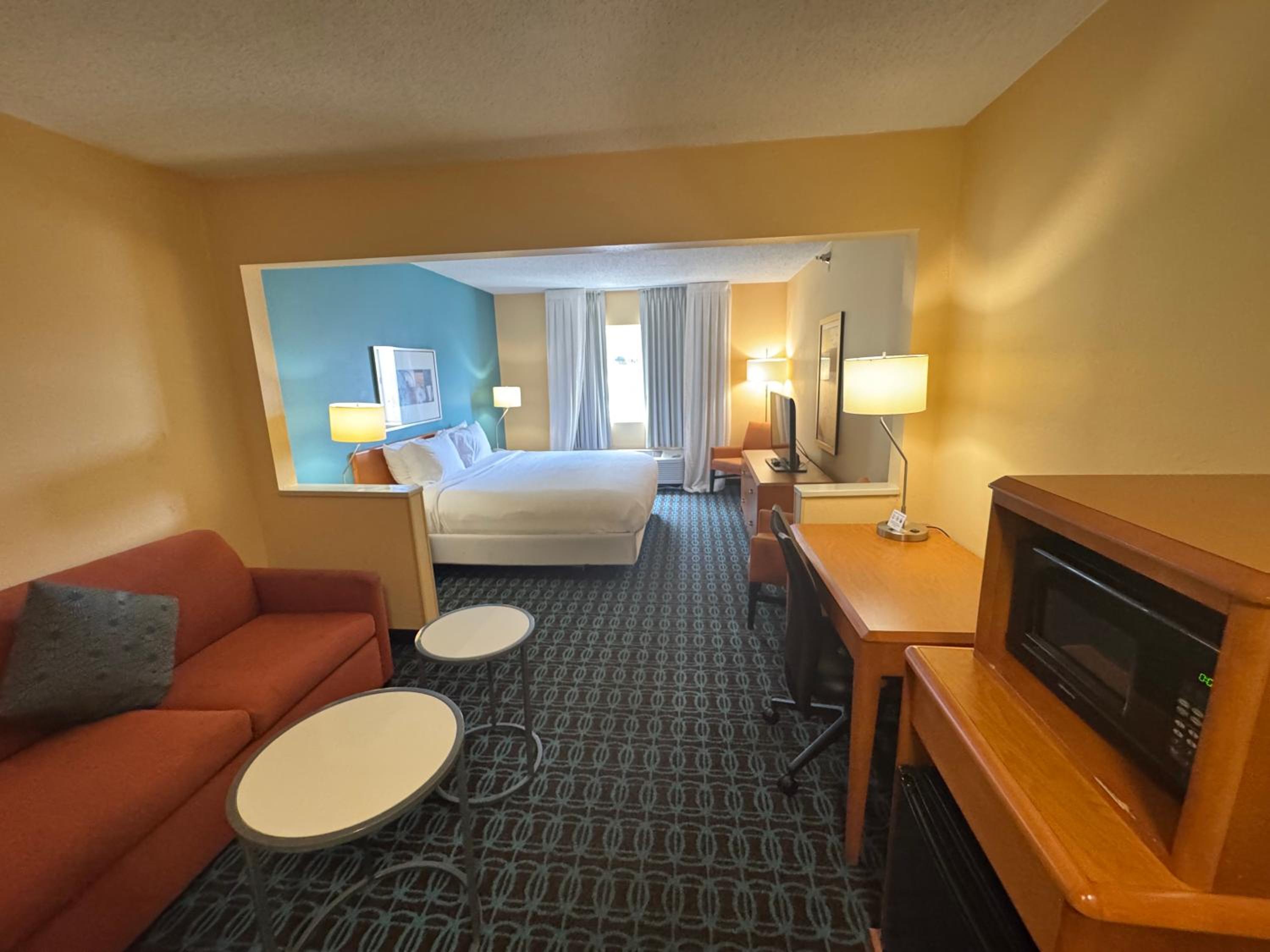 sleep inn and suites pensacola university area
