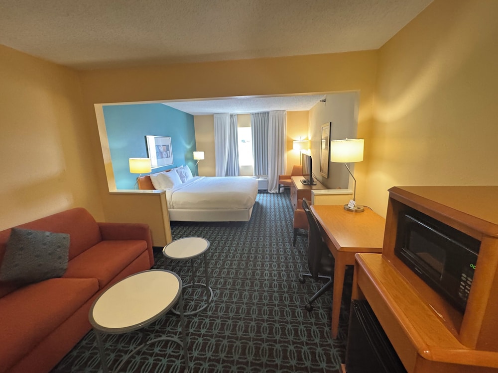 sleep inn and suites pensacola university area