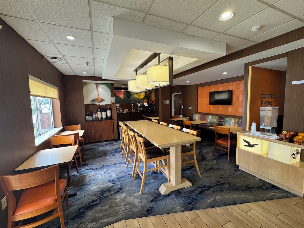 sleep inn and suites pensacola university area
