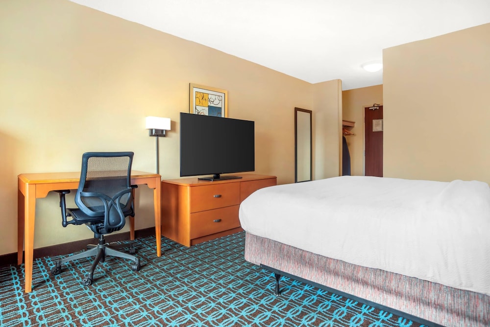 sleep inn and suites pensacola university area